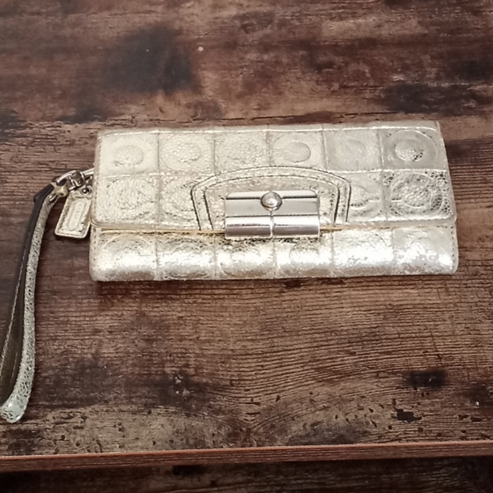 Coach Medium Wallet Wrislet